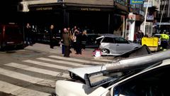 El accidente provoc� da�os materiales importantes en los veh�culos y la cafeter�a