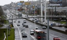 <span lang= es-es >La circulaci�n en el a�o 2016</span>. Imagen de la avenida esta misma semana, una v�a que a lo largo de sus casi 60 a�os de historia ha sufrido distintas obras de ampliaci�n. 