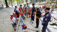 La Polic�a Nacional muestra sus unidades a los ni�os en Santiago
