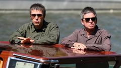 Liam y Noel Gallagher llegan al Lido de Venecia