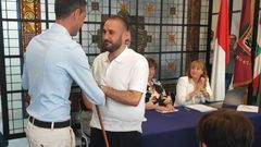 Asier Larrauri, de EH Bildu, toma posesi�n de su cargo como alcalde de Bermeo.