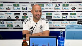 El entrenador de la Ponferradina, rival del Celta B Fortuna en el playoff de ascenso a Segunda, Mehdi Nafti.