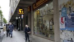 El incidente se produjo en el estanco situado en el n�mero 27 de la calle Montero R�os de Santiago