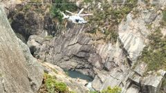 El Pesca 2 rescata en O zaro a un hombre herido