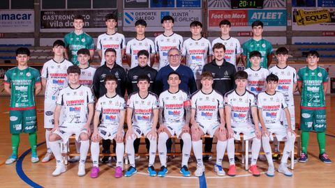 Foto de familia del conjunto noi�s antes de partir en direcci�n a Granada.