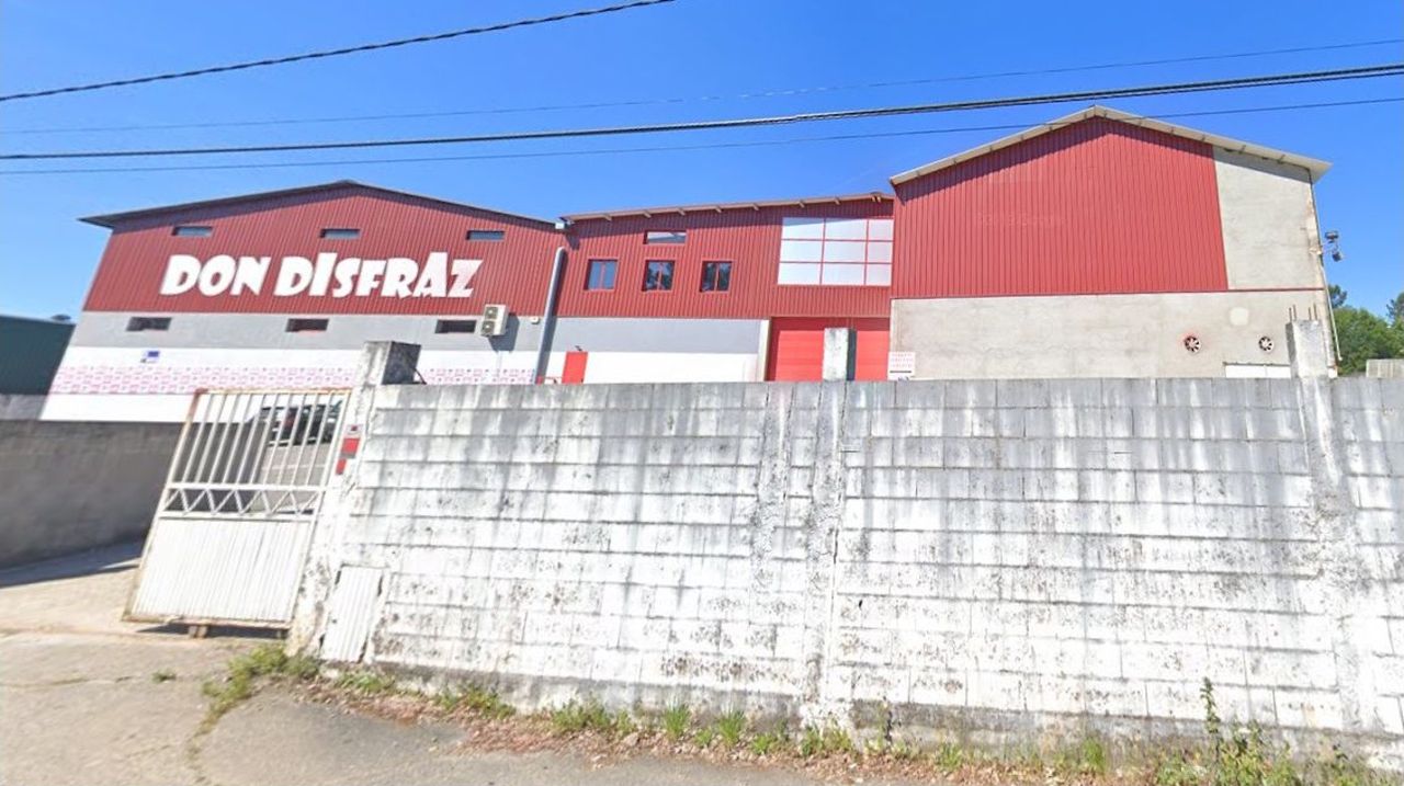 La Audiencia ordena demoler una nave ilegal de Don Disfraz en Ponteareas