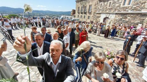 La misa termin� con la tradicional ofrenda floral a la Virgten de Montserrat