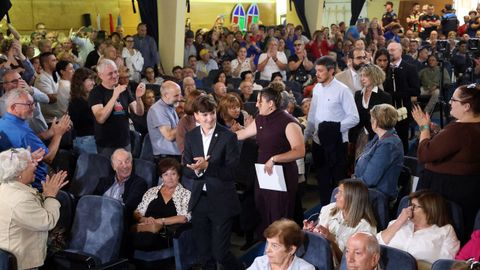 PLENO MOCION DE CENSURA EN EL CONCELLO DE RIBEIRA, DONDE LUIS PEREZ BARRAL ALCALDE DEL BNG CEDE EL BASTON DE MANDO A LA NUEVA ALCALDESA MARIA JOSE SAMPEDRO CANDIDATA DEL PP, PRIMERA MUJER EN ESTE PUESTO.
