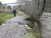 El paseo de Segade (Caldas), ayer, sufri� notables da�os. 