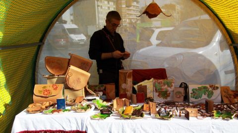 O Barco se rindi al botelo.En el campo da festa, en el Malecn, hay una feria de artesana y gastronoma
