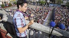 Javier G�mez Noya, con su plata ol�mpica en la plaza de Armas de Ferrol