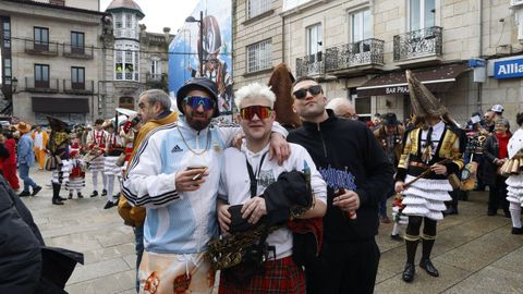 Os cigarr�ns mestur�ronse cos disfraces