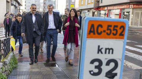 El presidente de la Xunta, Alfonso Rueda, y el alcalde de Carballo, Daniel P�rez, firmaron el convenio para la cesi�n de la avenida de Fisterra�hace unos meses