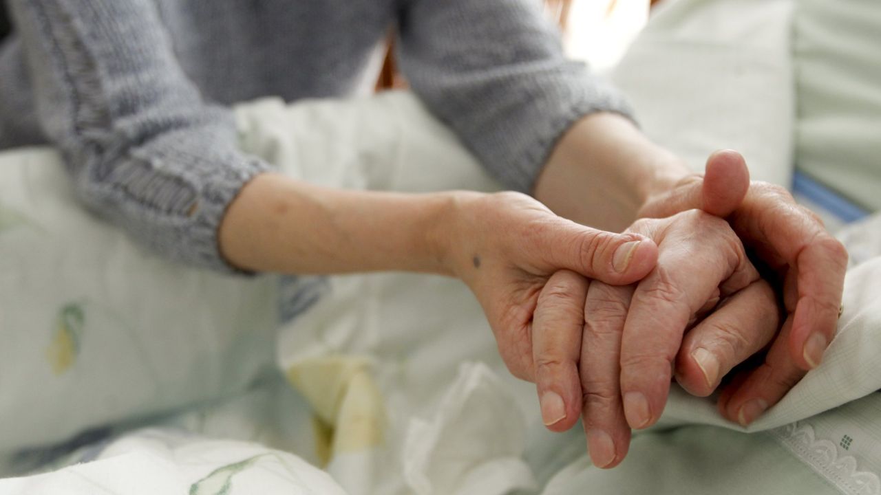 El Bono Coidado no Fogar beneficia ya a más de 38.000 personas tras dos años en vigor