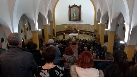 La iglesia de La Milagrosa, abarrotada durante el funeral del ur�logo Javier Mosquera.
