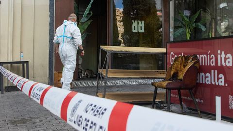 La r�pida intervenci�n de los bomberos salv� a los clientes del restaurante Burro Canaglia de morir quemados en �una ratonera�