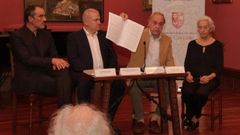 La Real Academia Galega de Belas Artes acogi� la presentaci�n de la publicaci�n que recoge las partituras de los motetes de Marcial del Adalid, esenciales para entender la m�sica religiosa gallega. De izquierda a derecha, Luis Mart�nez, Gonzalo Castro, Jos� Ram�n Soraluce y Margarita Viso.