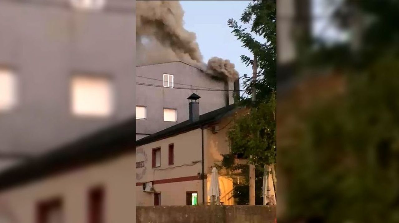 Un incendio en la chimenea vacía una parrillada de Quiroga