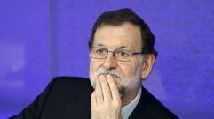 Rajoy pide al partido que afronte los casos de corrupci�n con serenidad y no con �histeria�