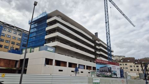 Balc�n do Burgo, que est� levantando Luengo Vega, suponen 44 viviendas para una promoci�n que da a la avenida de Fonteculler y a la calle Alcalde Electo Carballo.