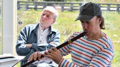 Paddy Bushe e Carlos N��ez, durante o acto de apadri�amento de Marea Viva