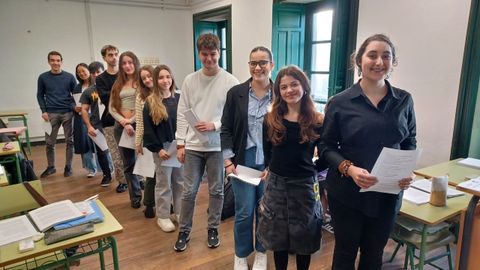 Estudiantes del instituto Eusebio da Guarda de A Coruña celebraron el Día de la Poesía recitando a Luísa Villalta, exalumna del centro