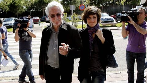 Juan Pardo acompaado por su hija.