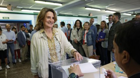 Teresa Ribera, cabeza de lista del PSOE, vota en Madrid.