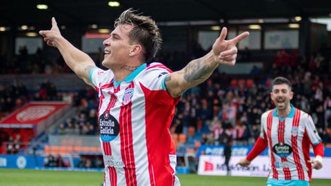 Nico Reniero festeja el gol que signific&oacute; la victoria del Lugo sobre el M&eacute;rida.