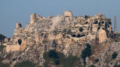 La bandera de Israel, ondeando en las ruinas del castillo de Beaufort, en el L�bano