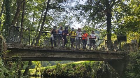 Grupo de voluntarios que participaron este año en el campamento de verano del Camino de Santiago en Triacastela