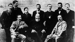 Imagen de los integrantes de la primera redacci�n de La Voz de Galicia. 
