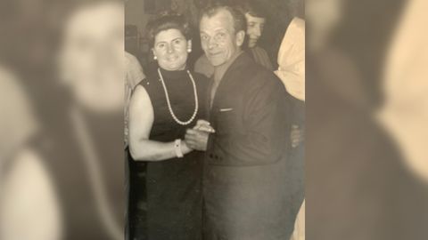 Manola de joven bailando con su marido, Fernando.