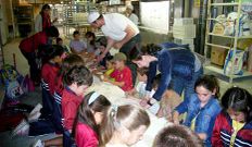 Escolares del Villar Param�, de Vea, visitaron la panader�a Cervela.            Alumnos de Nuestra Se�ora de Lourdes celebraron el fin de curso.