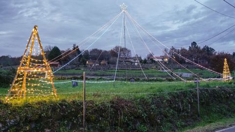 Decoraci�n navide�a en la aldea de Barrio (Vilamar�n).
