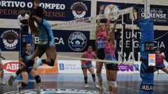 Una de las acciones espectaculares del partido del Pompeo