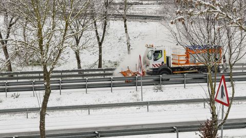 Problemas de circulaci�n con la nieve en la A-52 a causa de la borrasca Ingrid