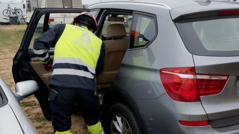 Rescatado en Tapia un beb� que se hab�a quedado en el interior de un coche con las llaves dentro