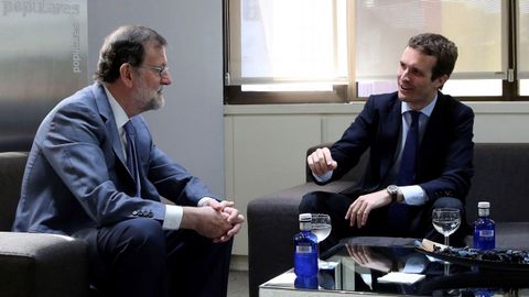 Pablo Casado se re�ne con Rajoy y culmina el traspaso de poder