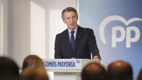 El presidente del Partido Popular, Alberto N&uacute;&ntilde;ez Feij&oacute;o durante la reuni&oacute;n de la Junta Directiva Nacional del partido, que analiza los resultados de las elecciones auton&oacute;micas de Extremadura y al que asiste por vez primera el nuevo presidente valenciano, Juanfran P&eacute;rez Llorca, este lunes, en la sede del PP en Madrid.