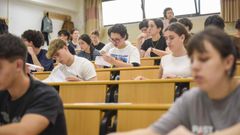 Alumnos realizando el primer examen de la PAU en Pontevedra