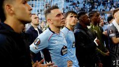 Iago Aspas, con sus compa�eros, tras la eliminaci�n del Celta de la Europa League ante el Friburgo.