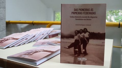 PRESENTACION DEL LIBRO DAS PIONEIRAS AS PRIMEIRAS FEDERADAS DE ANTON RODRIGUEZ GALLARDO EN LA CASA DE CULTURA