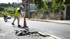La rotura de la tubera de agua en Lrez, cerca de la gasolinera, oblig a cortar un tramo de la carretera PO-223