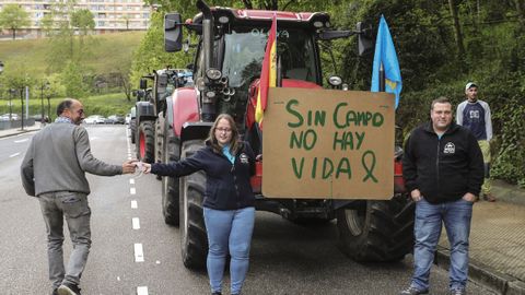 J�venes ganaderos participan en la manifestaci�n convocada por varias organizaciones agrarias y ganaderas en Oviedo 