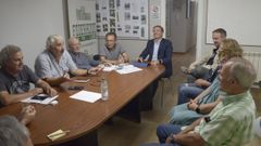 Reunión de miembros de la Plataforma Lugo... non perdas o tren con el responsable de Renfe en Galicia, Javier Pérez
