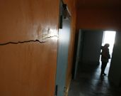 Los t�cnicos afirman que las hendiduras aparecieron hace a�os y que no van a m�s. 