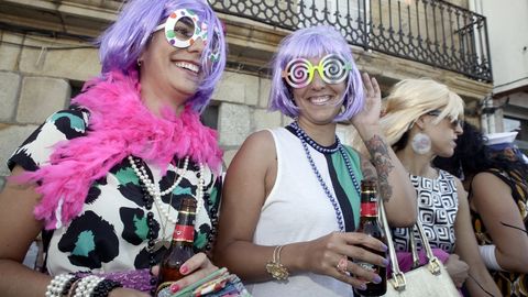 PARTICIPANTES EN LA FIESTA HORTERA DE PORTO DO SON DE ANTERIORES EDICIONES. ESTA VEZ SE HONRA A LOS PECOS