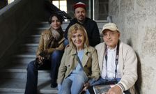 Mar�a Luisa, su esposo Javier, la actriz Erika von Berliner y el director Famor Botero, en Medicina. 