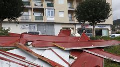 Paneles que volvaron del tejado de un edificio en Escarabote